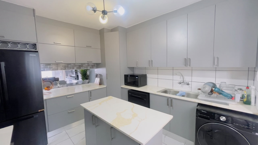 To Let 3 Bedroom Property for Rent in Aston Manor Gauteng