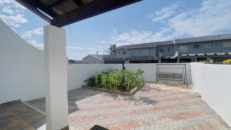 To Let 3 Bedroom Property for Rent in Aston Manor Gauteng