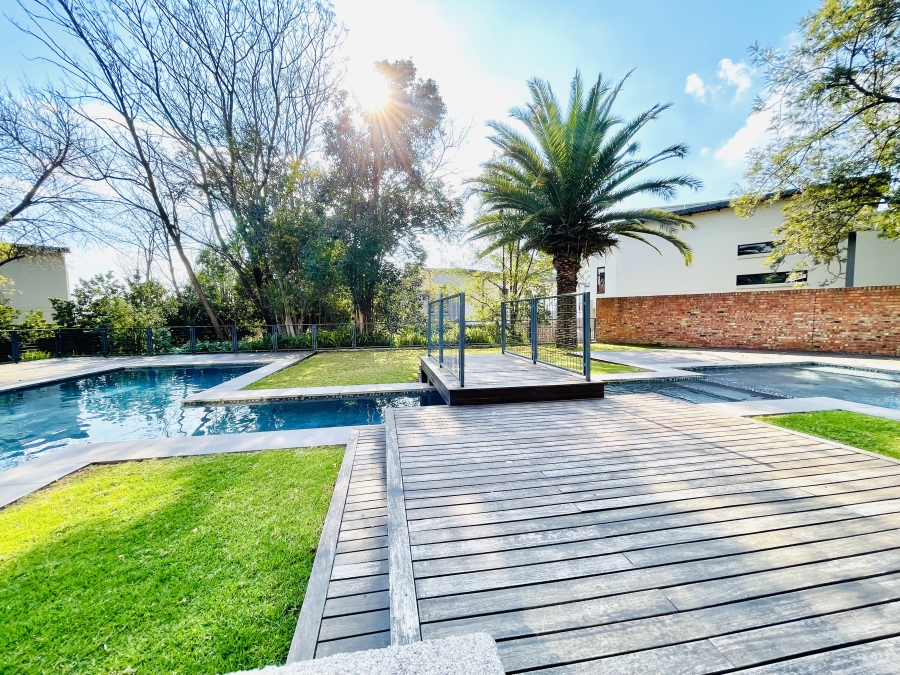 4 Bedroom Property for Sale in Crowthorne AH Gauteng