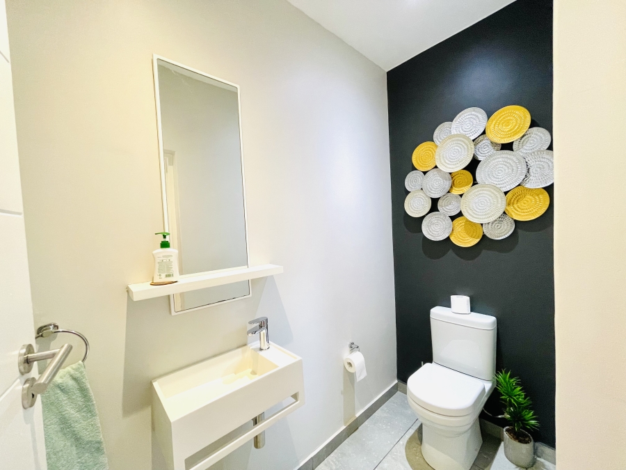 4 Bedroom Property for Sale in Crowthorne AH Gauteng
