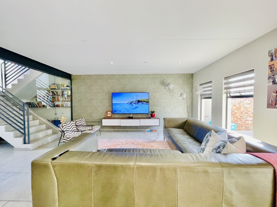 4 Bedroom Property for Sale in Crowthorne AH Gauteng