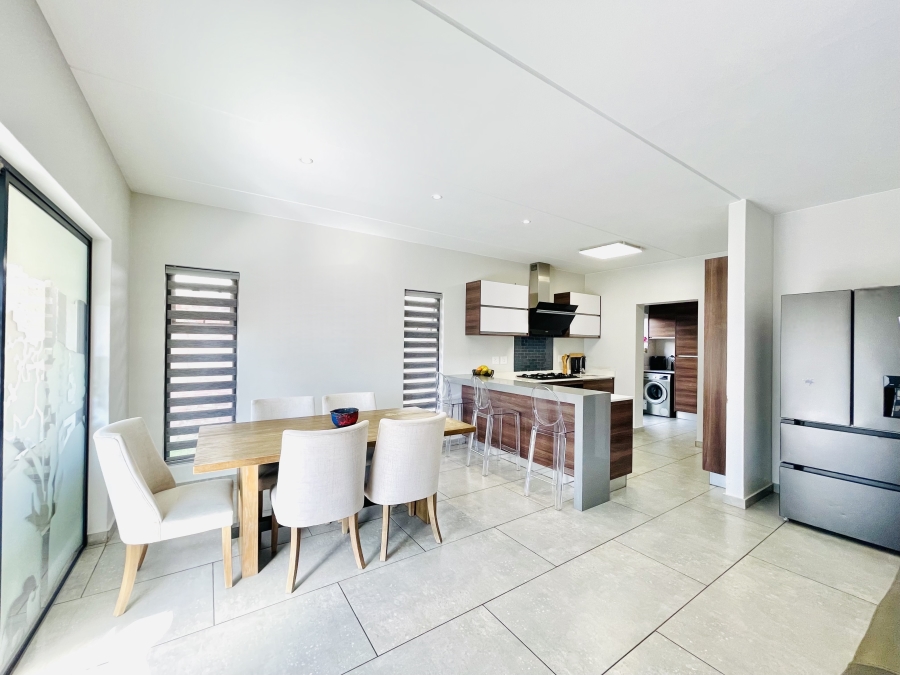 4 Bedroom Property for Sale in Crowthorne AH Gauteng