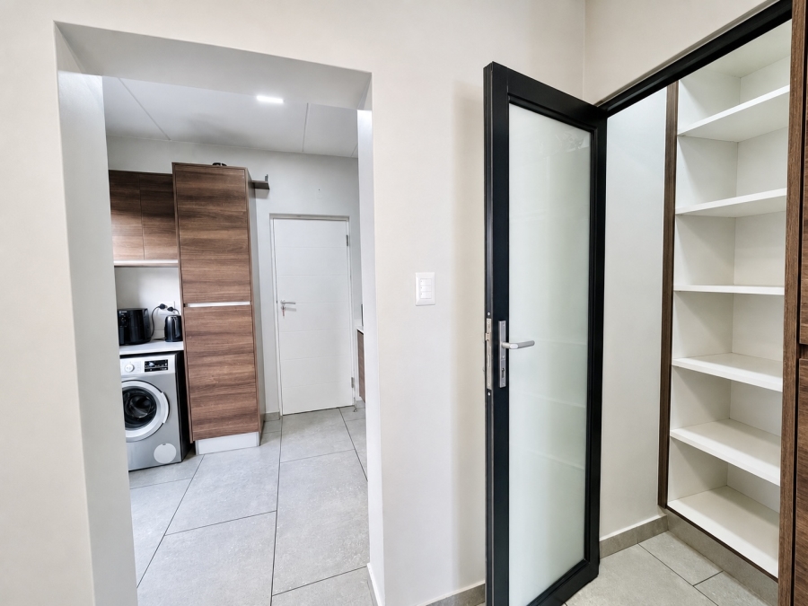 4 Bedroom Property for Sale in Crowthorne AH Gauteng
