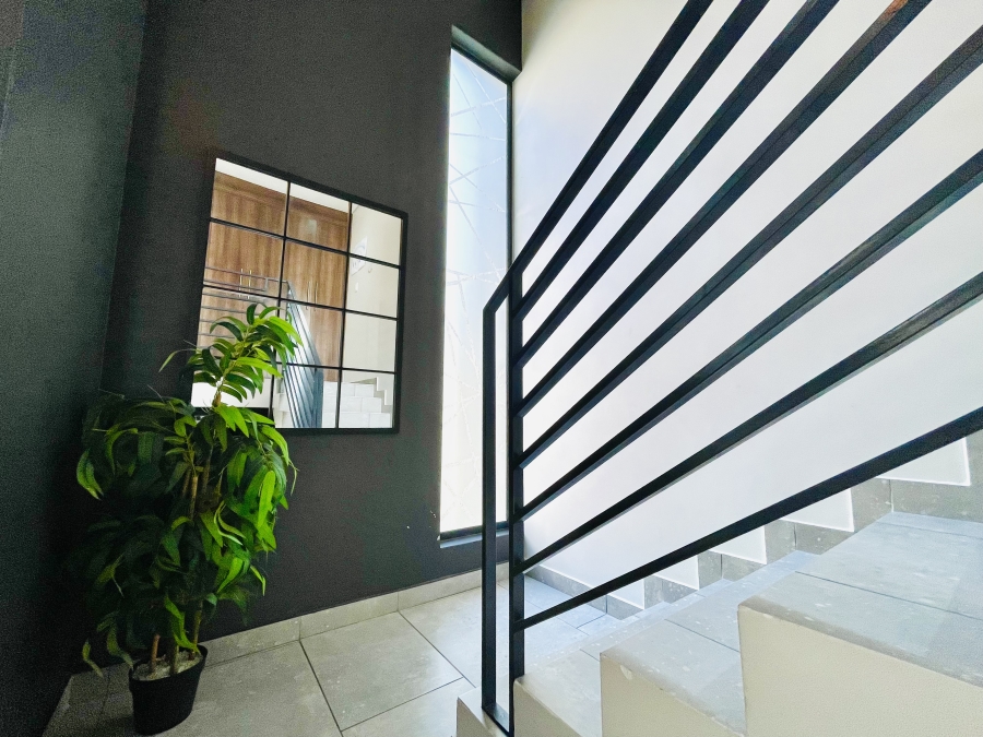 4 Bedroom Property for Sale in Crowthorne AH Gauteng