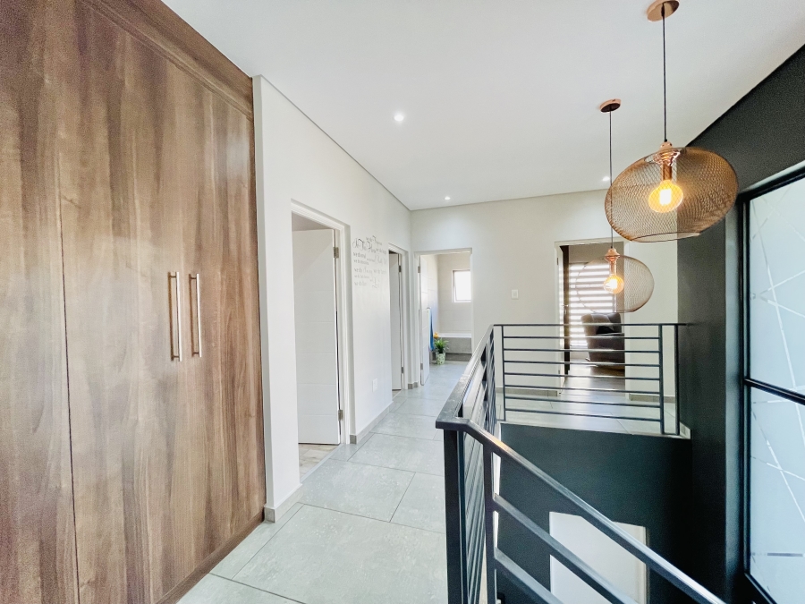 4 Bedroom Property for Sale in Crowthorne AH Gauteng