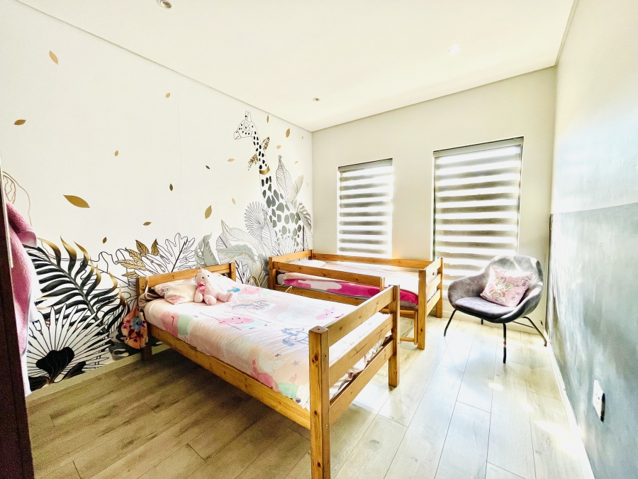 4 Bedroom Property for Sale in Crowthorne AH Gauteng