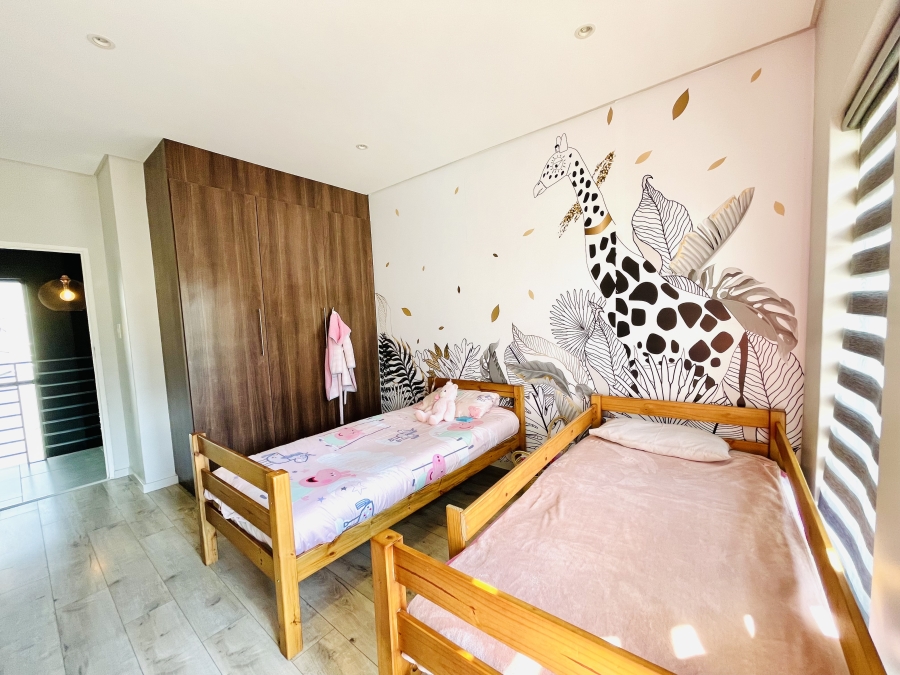 4 Bedroom Property for Sale in Crowthorne AH Gauteng