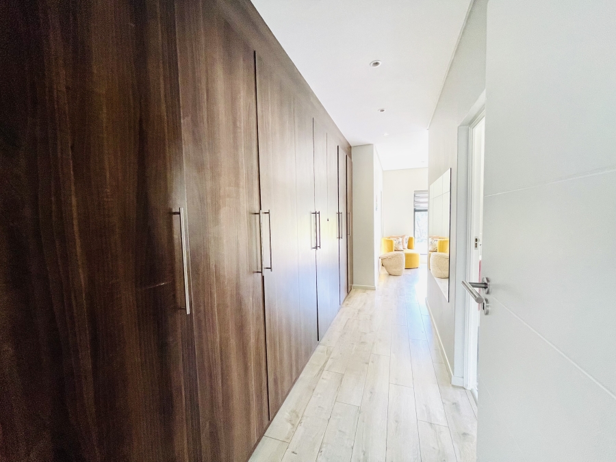 4 Bedroom Property for Sale in Crowthorne AH Gauteng