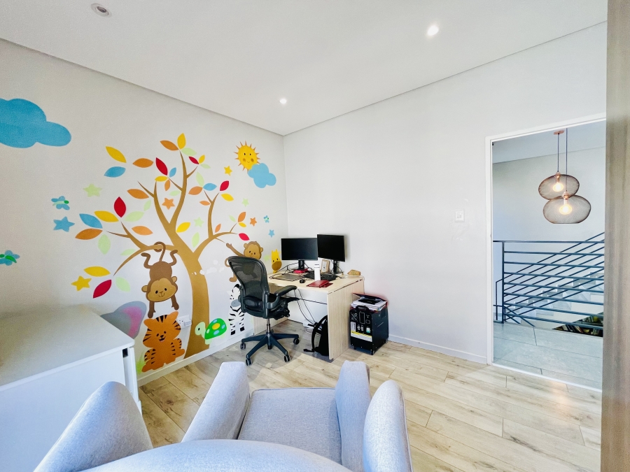 4 Bedroom Property for Sale in Crowthorne AH Gauteng