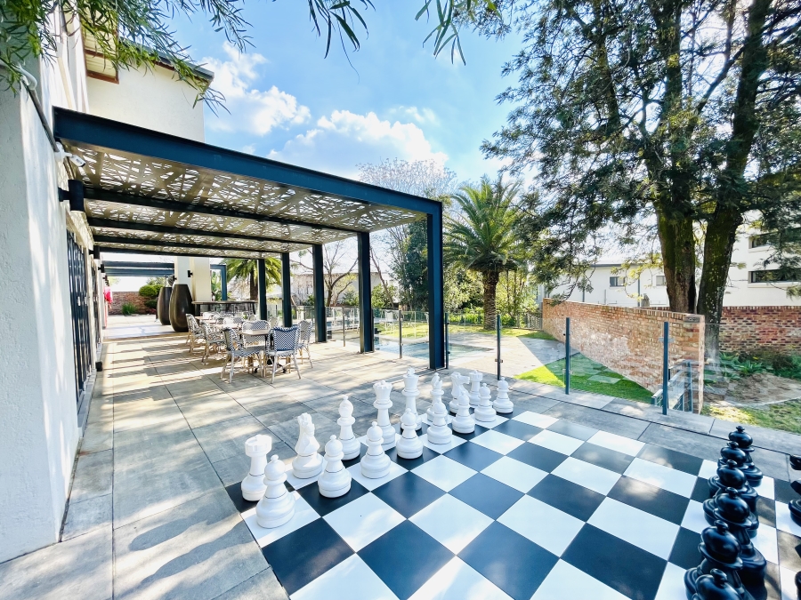 4 Bedroom Property for Sale in Crowthorne AH Gauteng