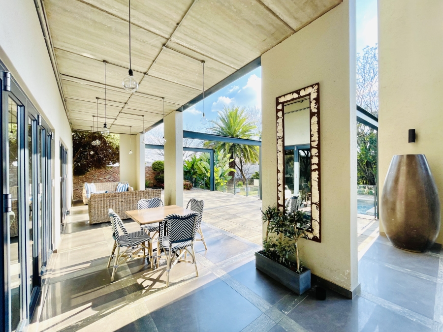 4 Bedroom Property for Sale in Crowthorne AH Gauteng