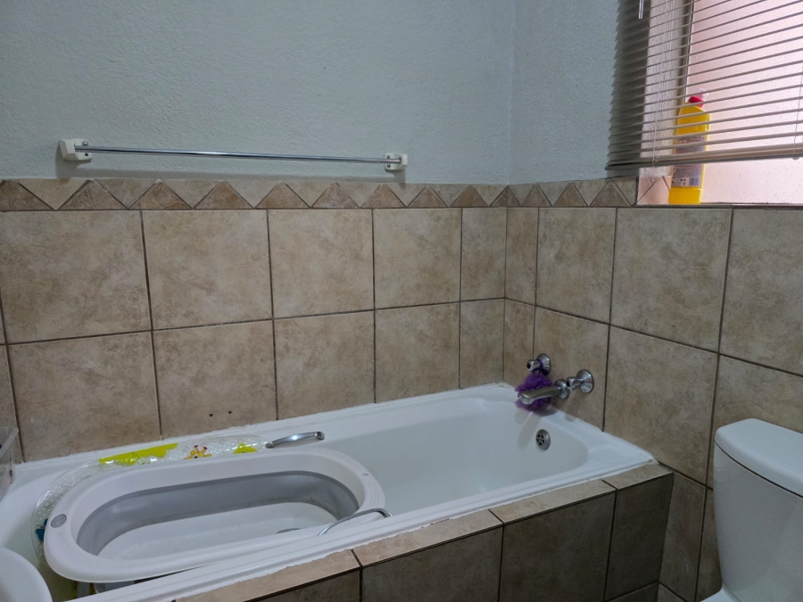 2 Bedroom Property for Sale in La Montagne Gauteng