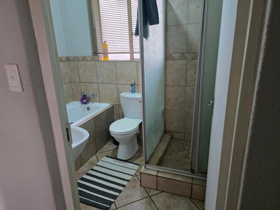 2 Bedroom Property for Sale in La Montagne Gauteng