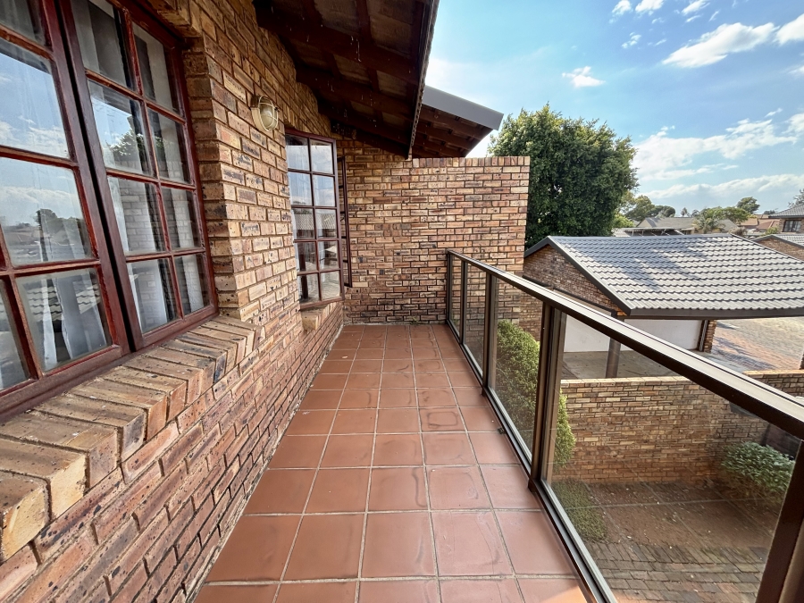 2 Bedroom Property for Sale in Weltevreden Park Gauteng