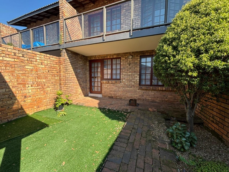 2 Bedroom Property for Sale in Weltevreden Park Gauteng