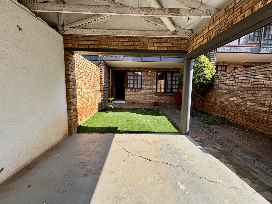 2 Bedroom Property for Sale in Weltevreden Park Gauteng