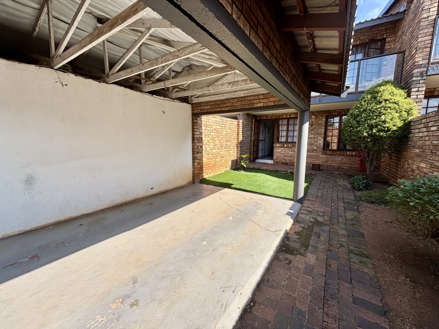 2 Bedroom Property for Sale in Weltevreden Park Gauteng