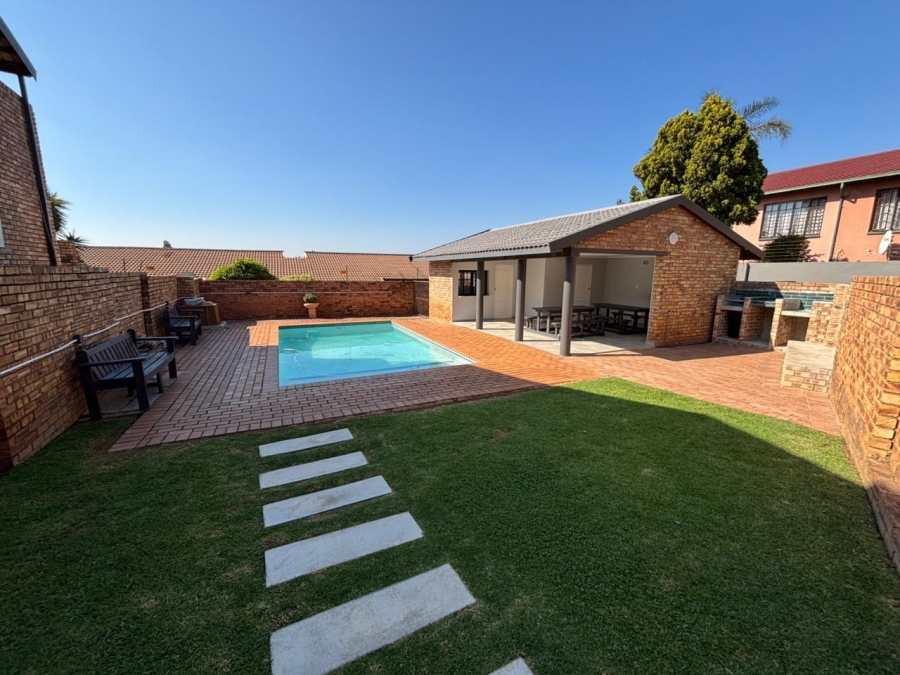 2 Bedroom Property for Sale in Weltevreden Park Gauteng