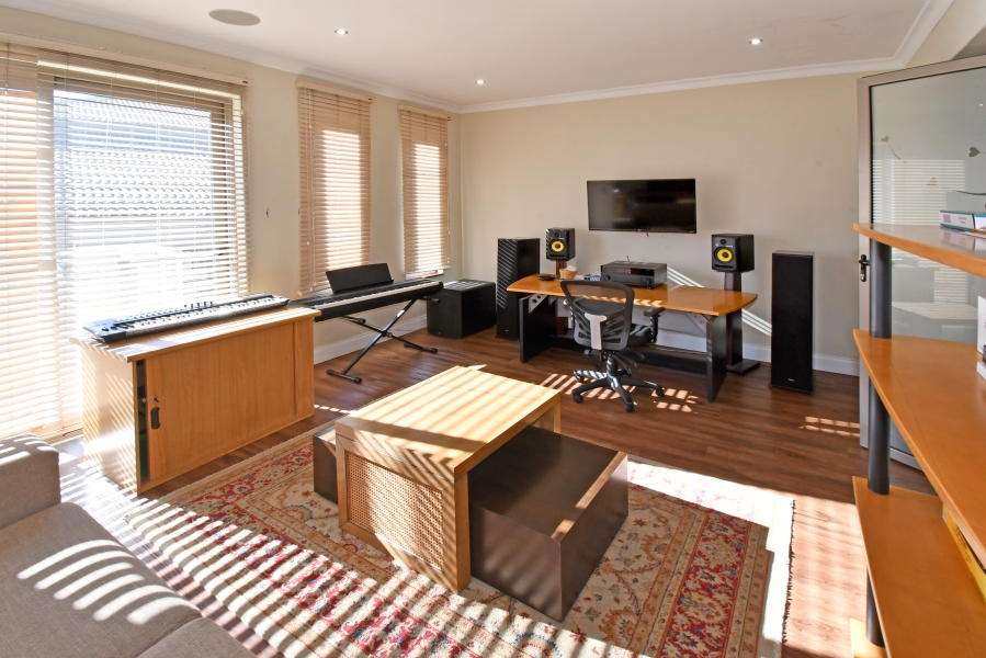 4 Bedroom Property for Sale in Blue Valley Golf Estate Gauteng