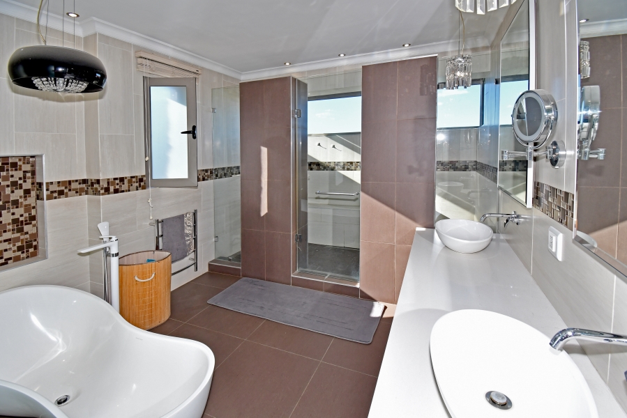 4 Bedroom Property for Sale in Blue Valley Golf Estate Gauteng