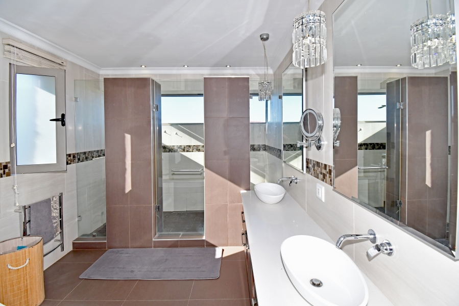 4 Bedroom Property for Sale in Blue Valley Golf Estate Gauteng