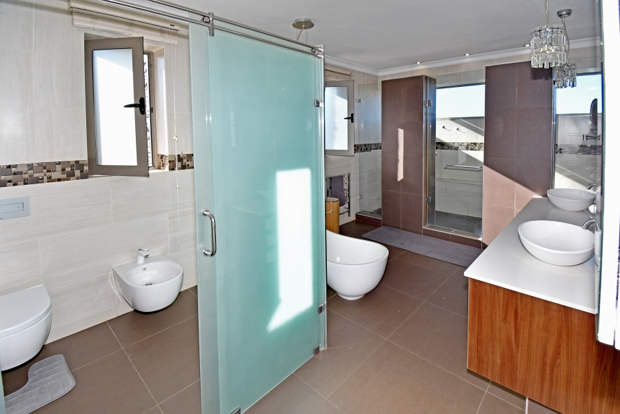 4 Bedroom Property for Sale in Blue Valley Golf Estate Gauteng