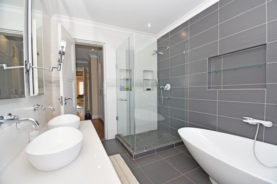4 Bedroom Property for Sale in Blue Valley Golf Estate Gauteng