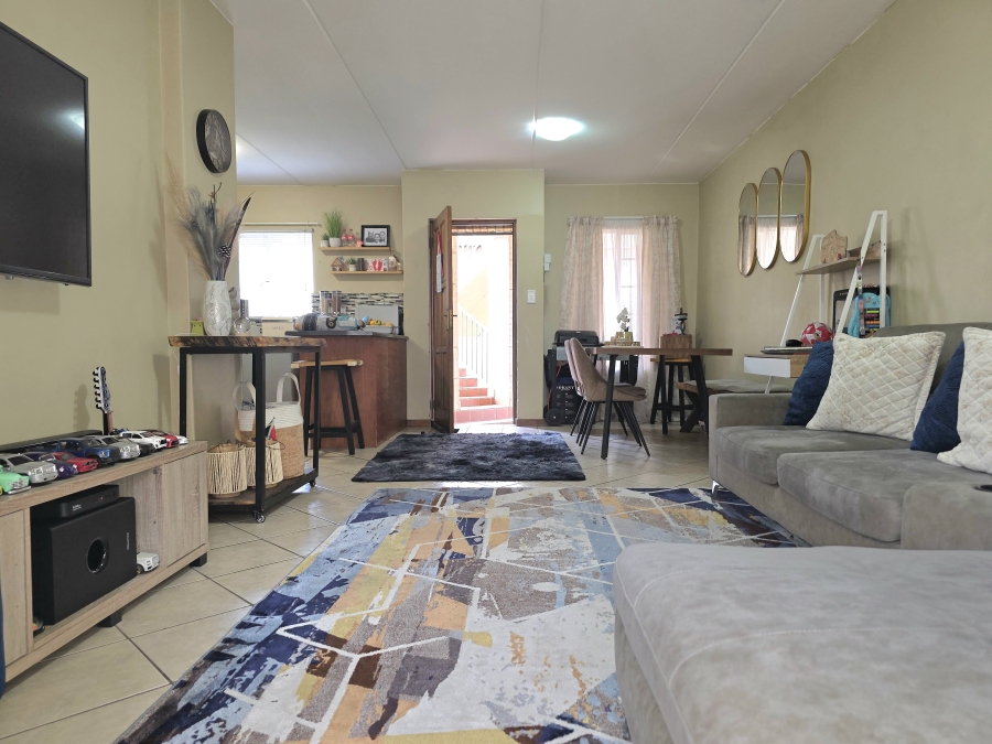 2 Bedroom Property for Sale in Noordwyk Gauteng