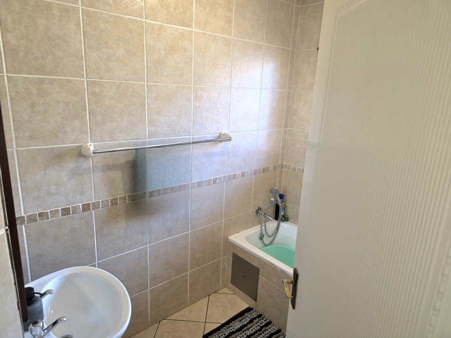 2 Bedroom Property for Sale in Noordwyk Gauteng