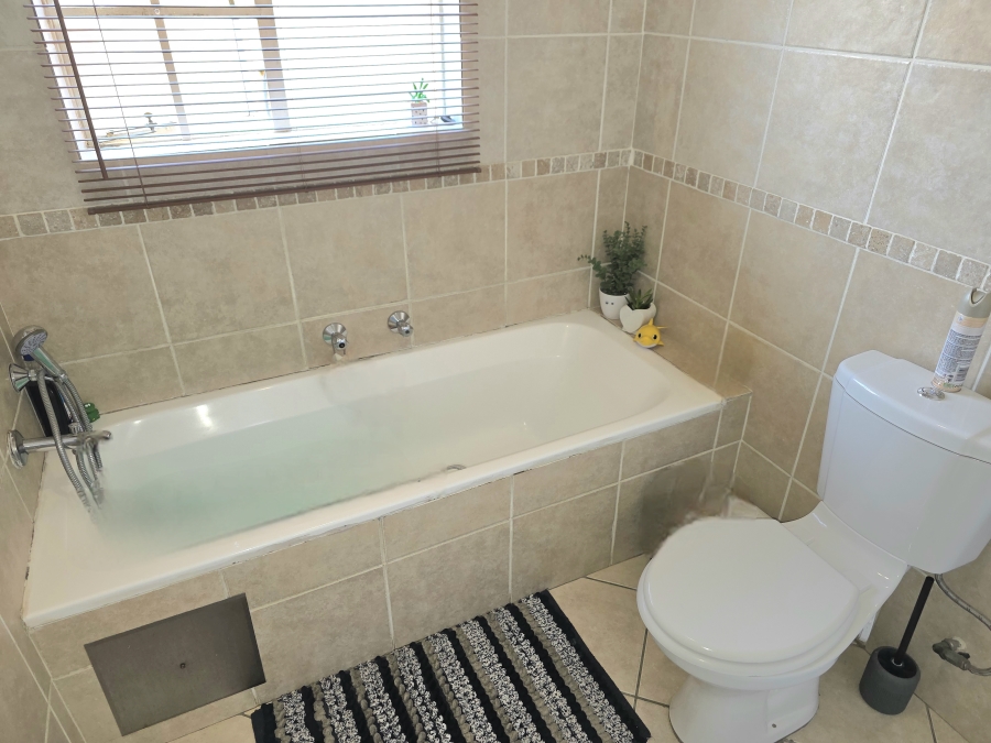 2 Bedroom Property for Sale in Noordwyk Gauteng