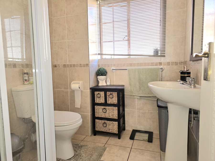 2 Bedroom Property for Sale in Noordwyk Gauteng