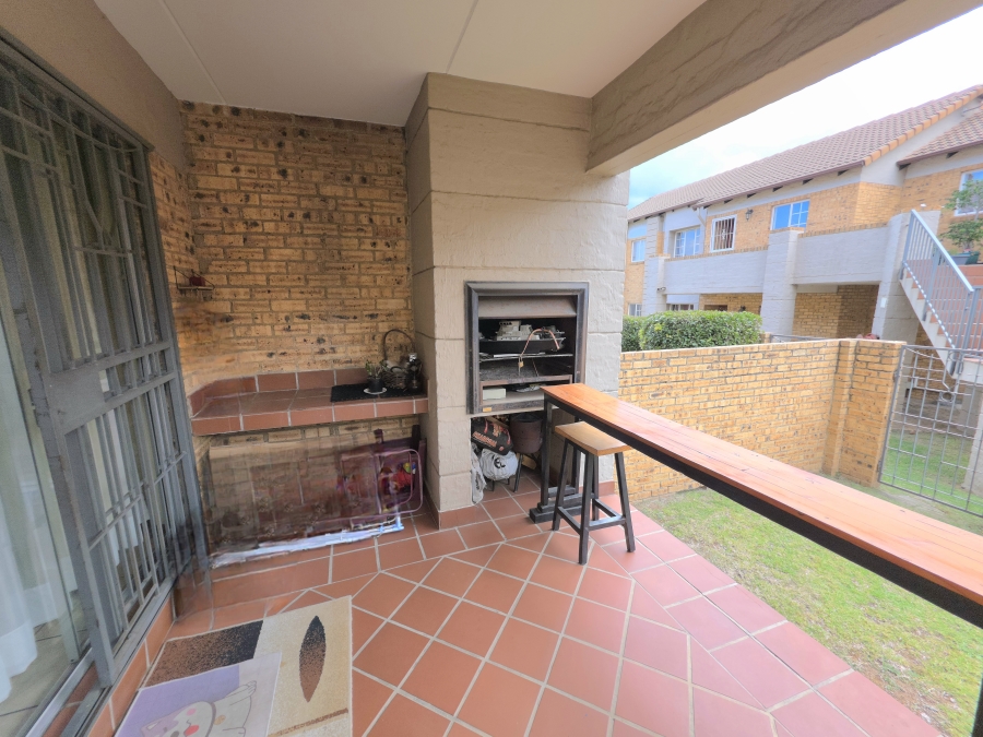 2 Bedroom Property for Sale in Noordwyk Gauteng