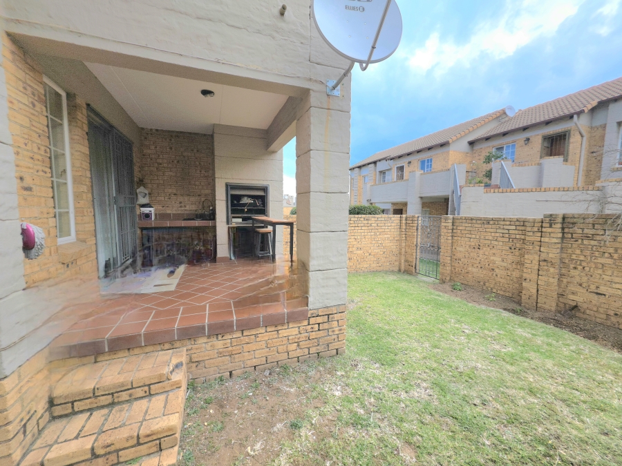 2 Bedroom Property for Sale in Noordwyk Gauteng