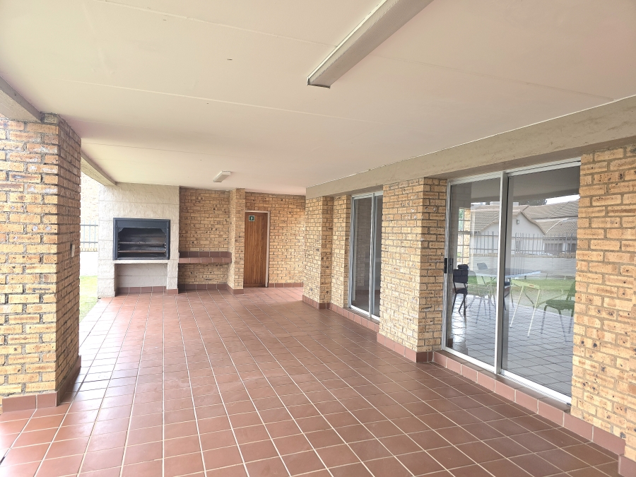 2 Bedroom Property for Sale in Noordwyk Gauteng