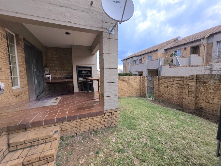 2 Bedroom Property for Sale in Noordwyk Gauteng