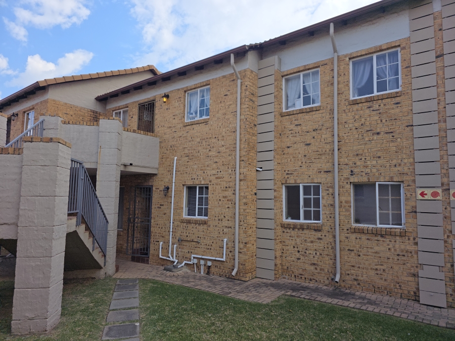 2 Bedroom Property for Sale in Noordwyk Gauteng
