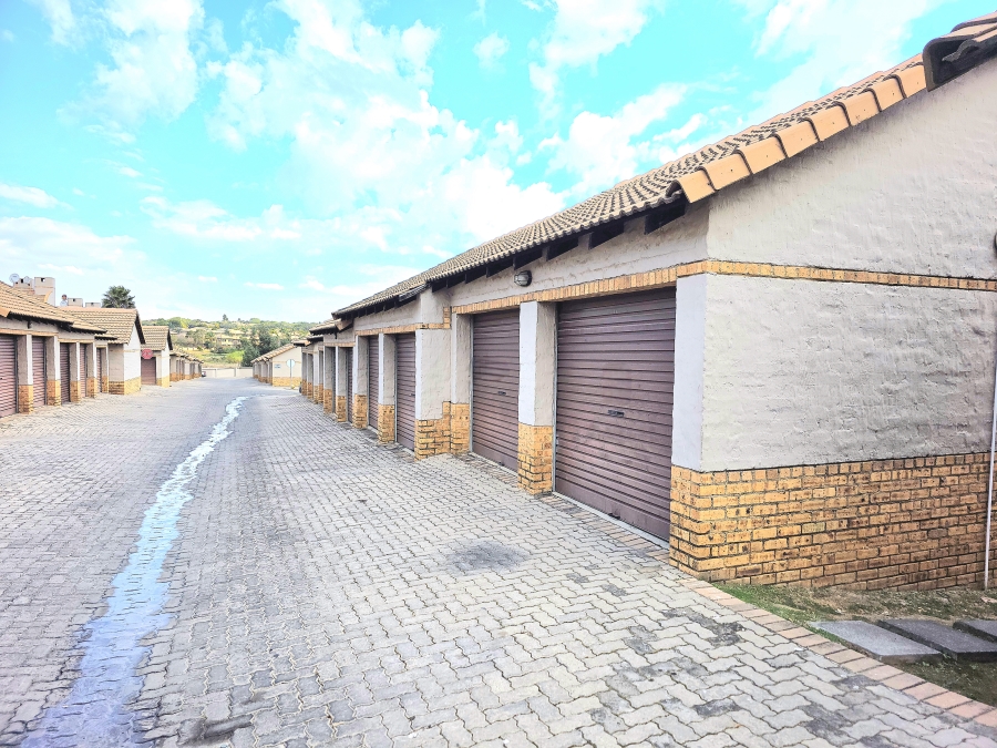 2 Bedroom Property for Sale in Noordwyk Gauteng