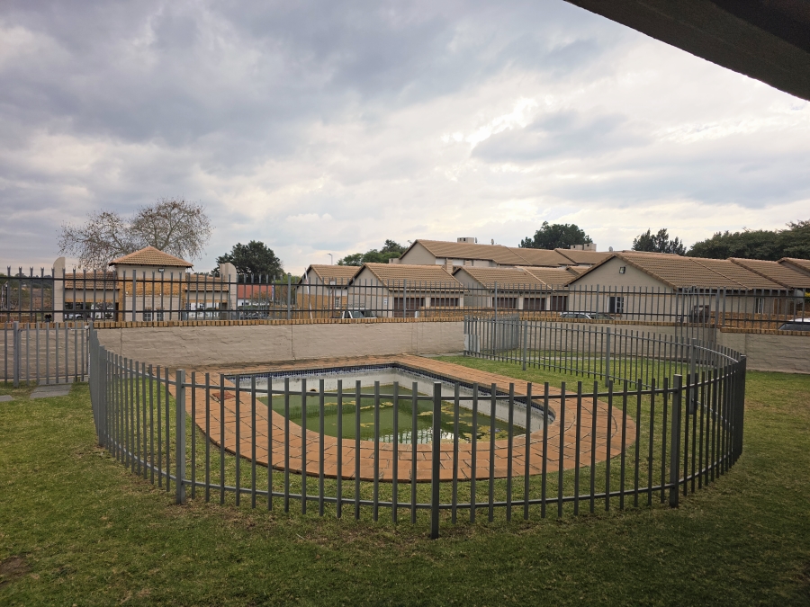 2 Bedroom Property for Sale in Noordwyk Gauteng