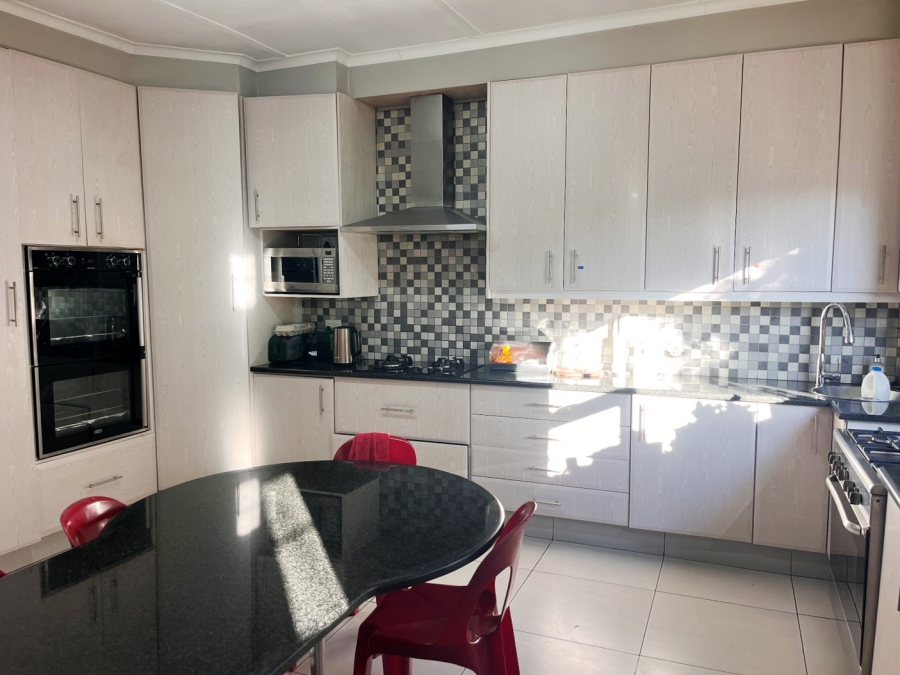 6 Bedroom Property for Sale in Norwood Gauteng