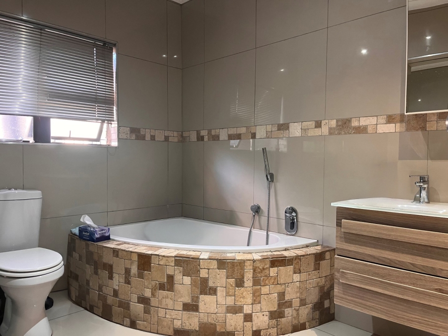6 Bedroom Property for Sale in Norwood Gauteng