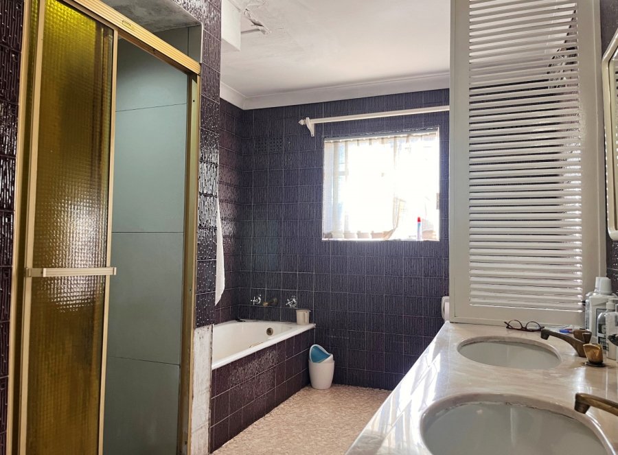 6 Bedroom Property for Sale in Norwood Gauteng