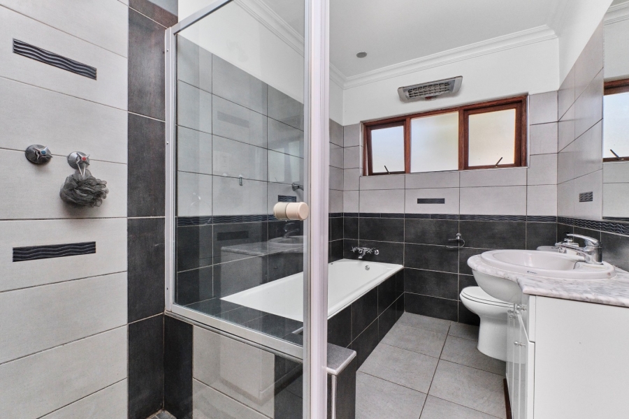 4 Bedroom Property for Sale in Morningside Manor Gauteng