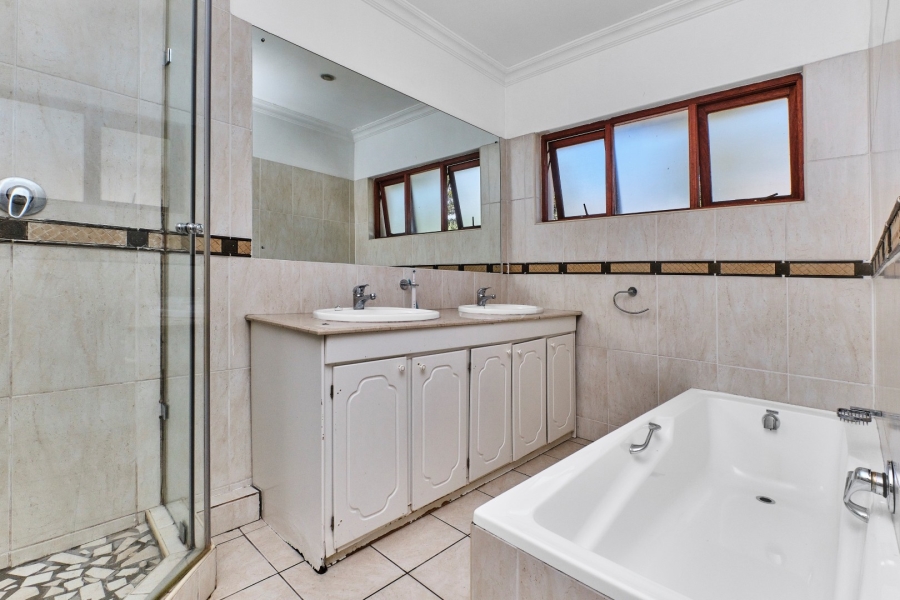 4 Bedroom Property for Sale in Morningside Manor Gauteng