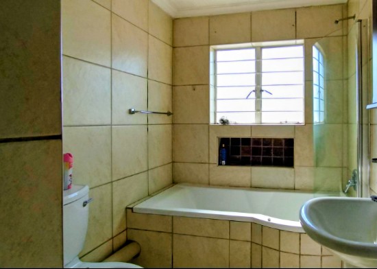 2 Bedroom Property for Sale in Andeon Gauteng