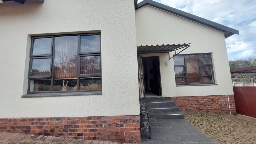 4 Bedroom Property for Sale in Breaunanda Gauteng