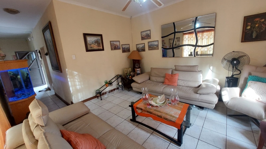 4 Bedroom Property for Sale in Breaunanda Gauteng
