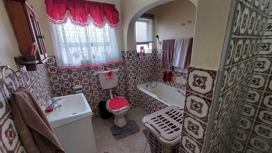 4 Bedroom Property for Sale in Breaunanda Gauteng