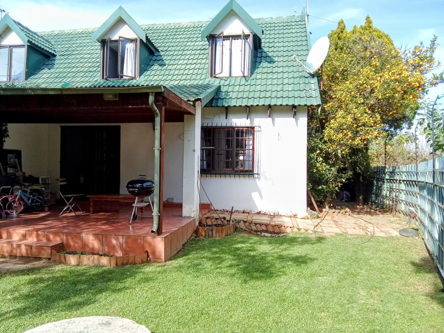 2 Bedroom Property for Sale in Weltevreden Park Gauteng