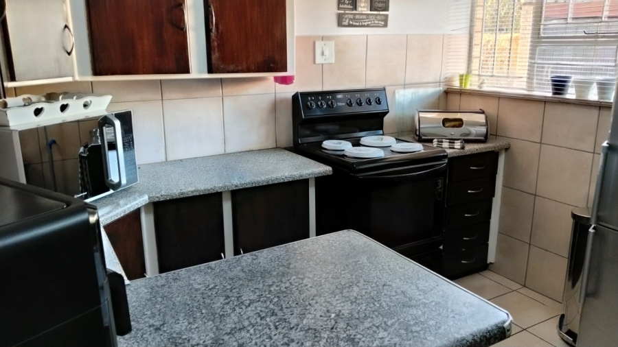 2 Bedroom Property for Sale in Greenhills Gauteng