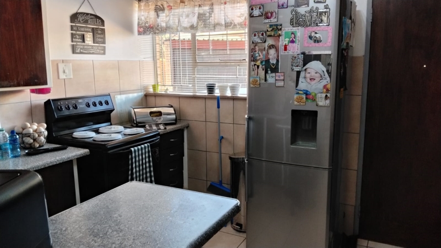 2 Bedroom Property for Sale in Greenhills Gauteng
